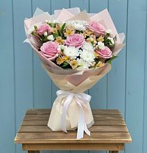 Букет цветов из:  Гвоздики, Орхидеи и Розы в Селенгинске