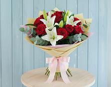 Букет цветов из:  Лилии и Розы в Селенгинске