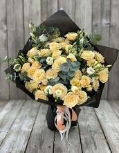 Букет цветов из:  Розы и Лизиантусы в Селенгинске