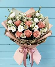 Букет цветов из:  Розы, Альстромерии и Лизиантусы в Селенгинске