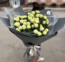 Букет Белые кустовые розы Солинеро в Селенгинске