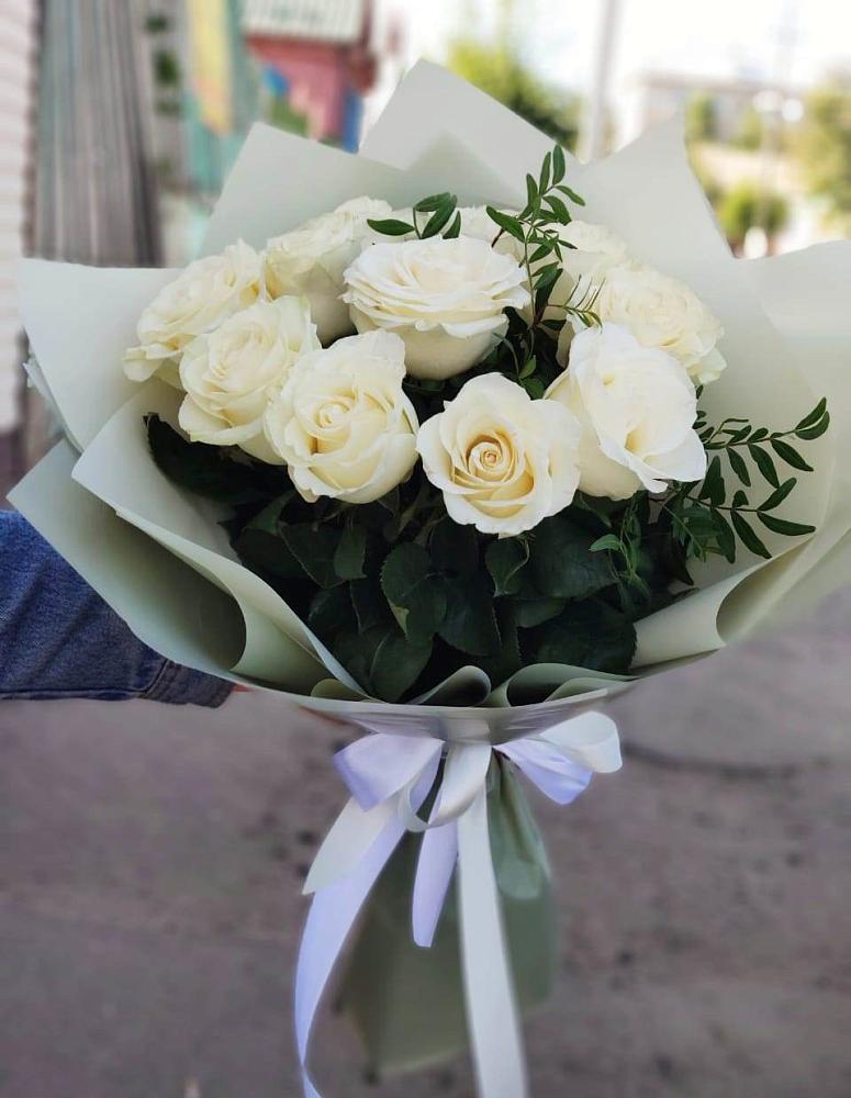 Букет Белые розы Проуд в Селенгинске