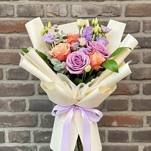 Букет цветов из:  Лизиантусы и Розы в Селенгинске