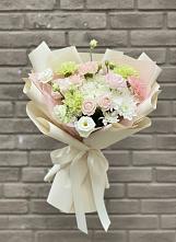 Букет цветов из:  Гвоздики, Розы, Лизиантусы и Хризантемы в Селенгинске