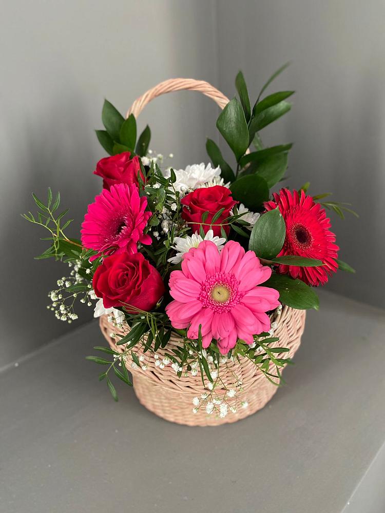 Цветочная композиция из Розы, Хризантемы и Герберы в корзине в Селенгинске