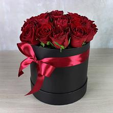 Цветочная композиция из Розы в шляпной коробке в Селенгинске