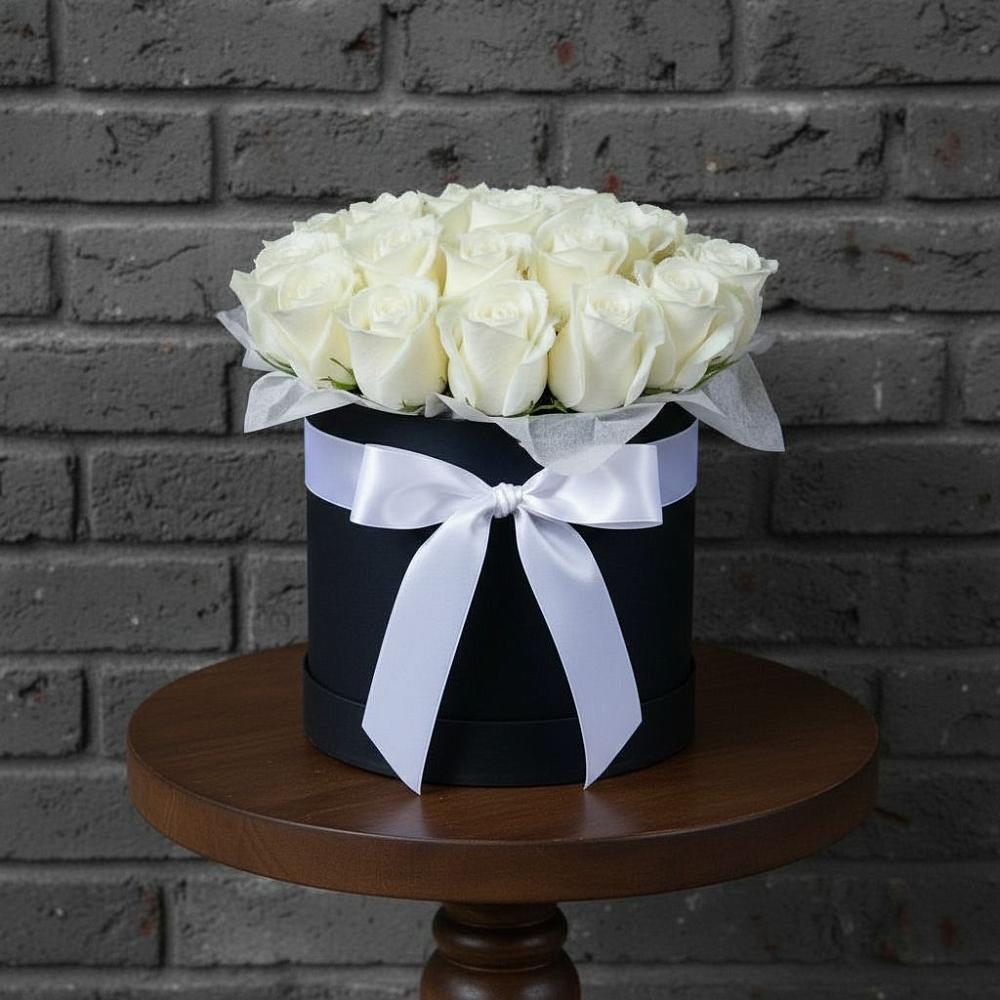 Цветочная композиция из Розы в шляпной коробке в Селенгинске