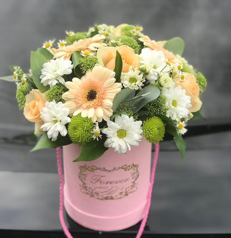 Цветочная композиция из Розы, Герберы и Хризантемы в шляпной коробке в Селенгинске