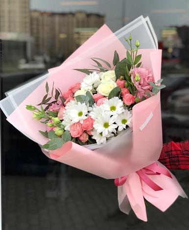 Букет цветов из: Розы, Лизиантусы и Хризантемы в Селенгинске