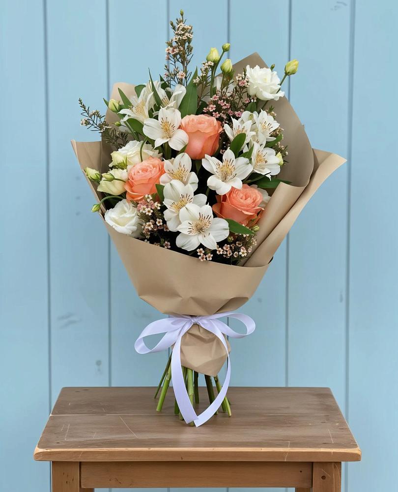 Букет цветов из: Альстромерии, Лизиантусы, Розы и Хризантемы в Селенгинске