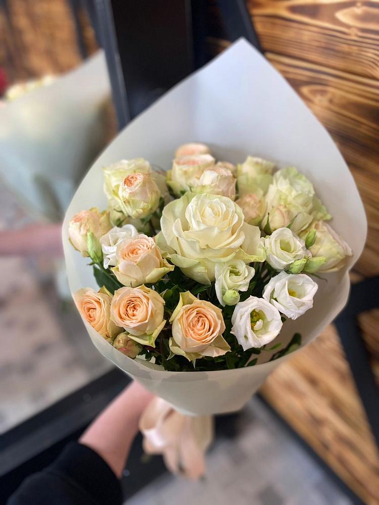 Букет цветов из: Розы и Лизиантусы в Селенгинске