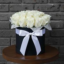 Цветочная композиция из Розы в шляпной коробке в Селенгинске